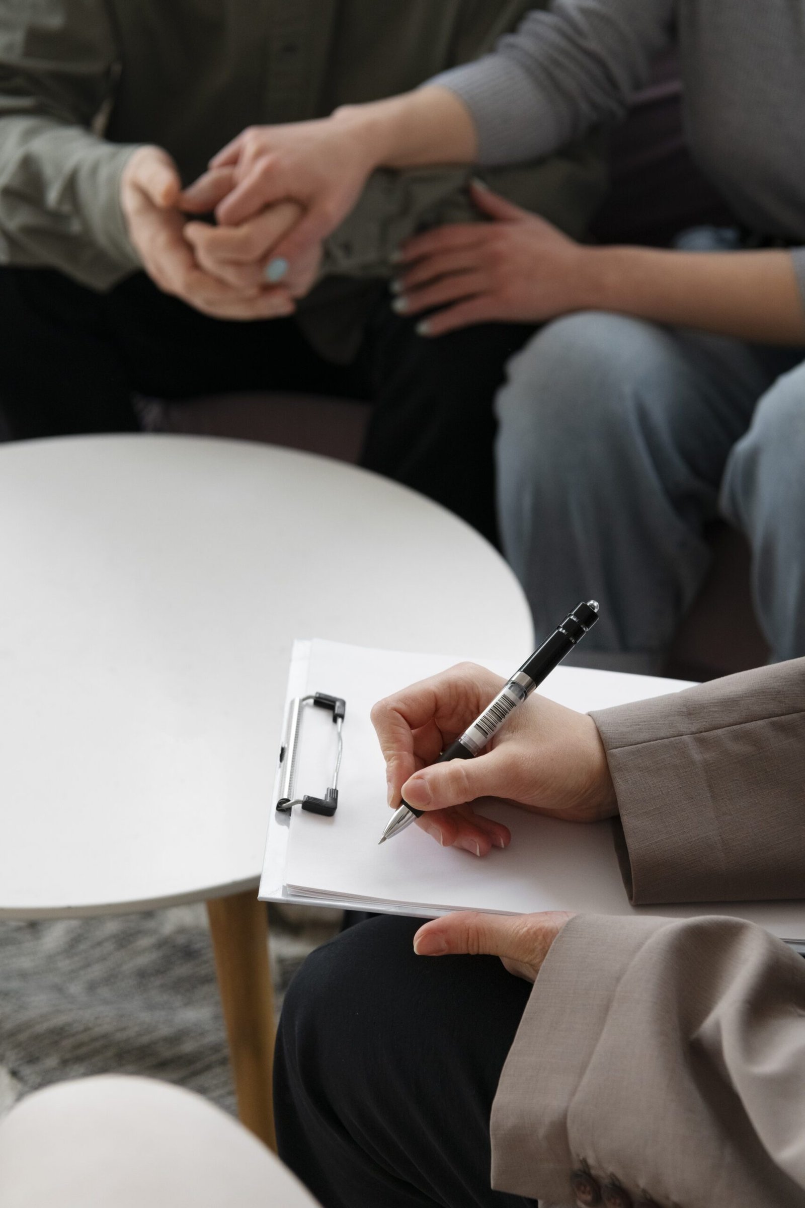 casal-fazendo-terapia-familiar